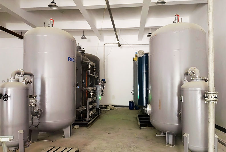 瑞氣發(fā)往浙江的純度99.999%流量250m3/h的節(jié)能制氮機調試成功